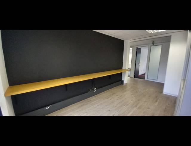 588M² OFFICE TO LET IN WOODMEAD